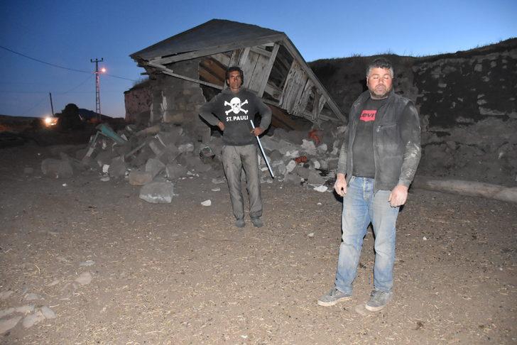 GÜNCELLEME - Ardahan'daki depremde taş yapılı bazı evlerin duvarları yıkıldı, 1 kişi yaralandı G3