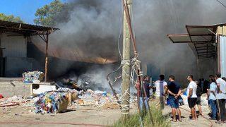 Antalya'da atık kağıt deposunda çıkan yangın söndürüldü
