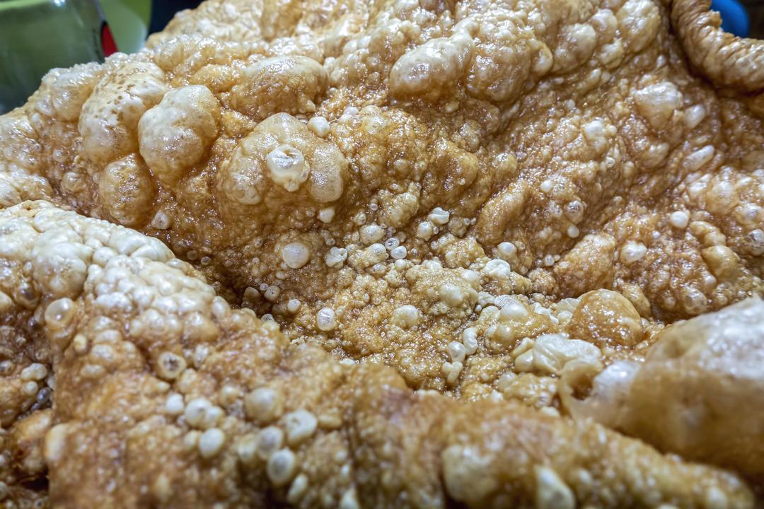 D&uuml;nyanın en zehirli yiyeceğini b&ouml;yle yediriyorlar! &Ouml;l&uuml;me g&ouml;t&uuml;ren etiket oyunu