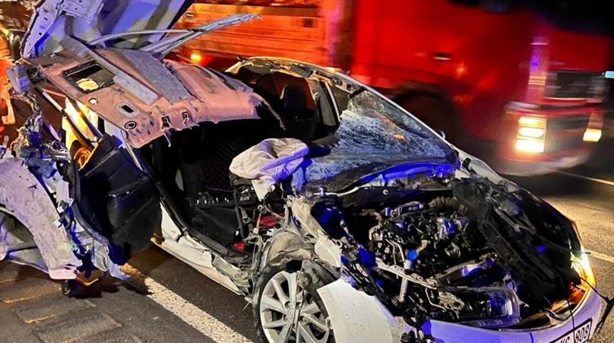 Aksaray'da otomobilin traktöre arkadan çarptığı kazada 3 kişi yaralandı