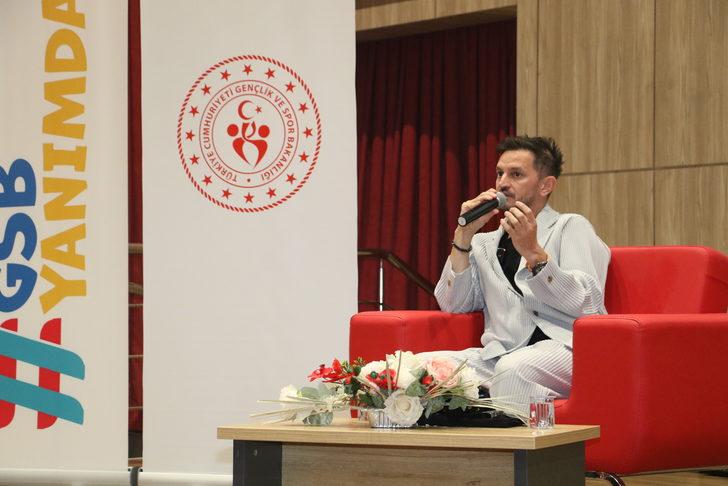 DJ Burak Yeter "Genç Ne Sever" projesi kapsamında üniversiteli öğrencilerle buluştu G2