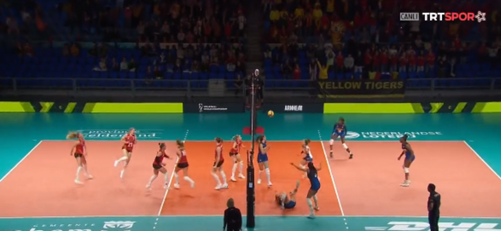 Belçika-İtalya maçında skandal hata! Maçın hakemi bile şaştı kaldı... G4