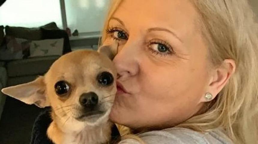 Köpeği, ağzına dışkısını yaptı! O anı fotoğraflamayı ihmal etmedi