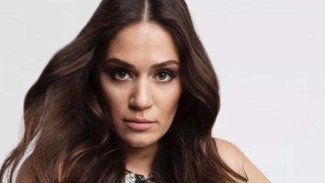 Oyuncu Özge Borak dalıştan önce mayolu pozunu paylaştı! Fiziğiyle dikkat çekti