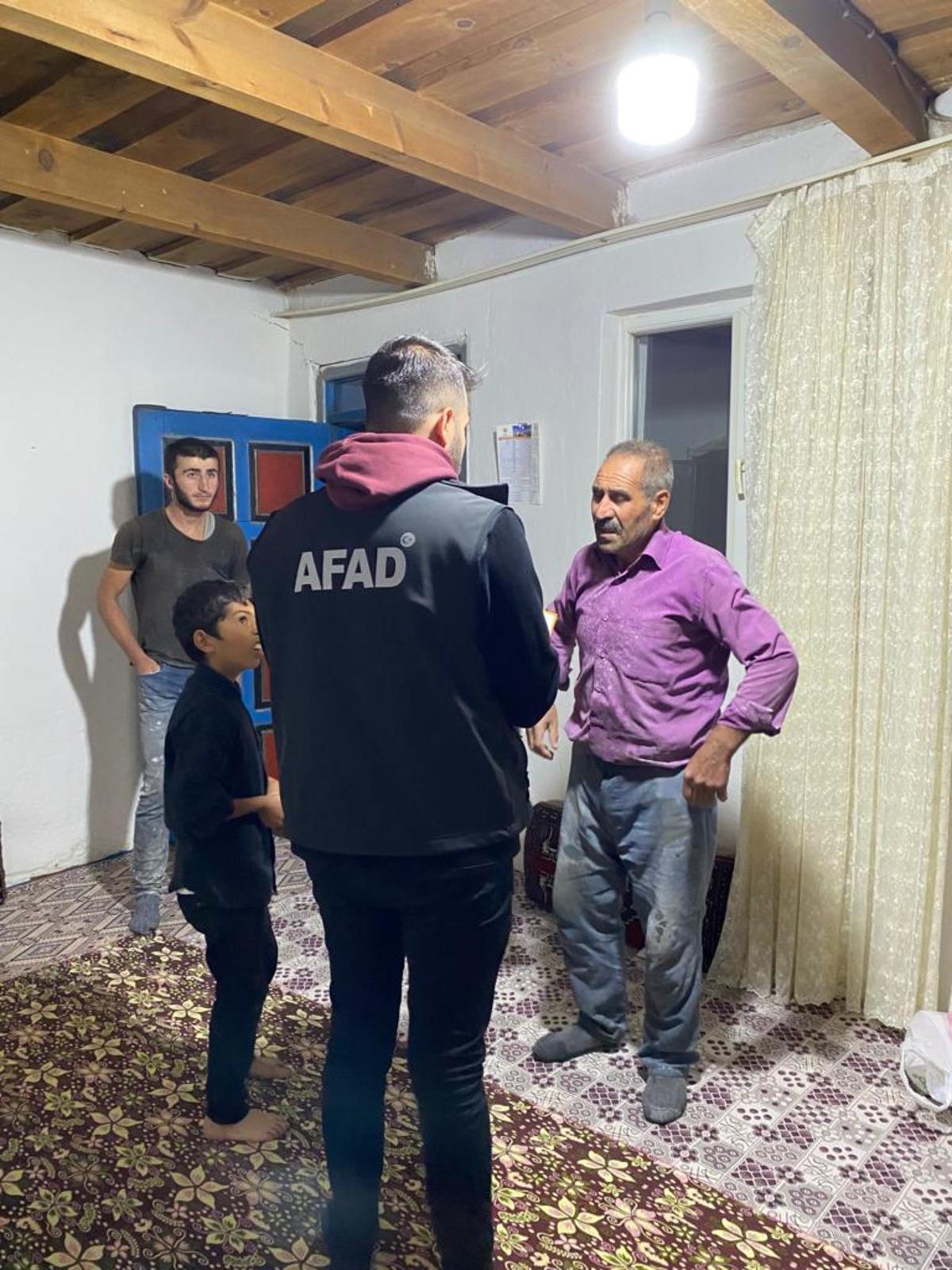 Ardahan'daki depremde Kars'ta 26 yapıda hasar oluştu