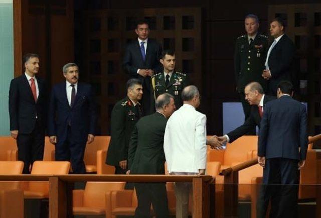 TBMM de 15 Temmuz özel oturumuna tutsak polemiği damga vurdu 2