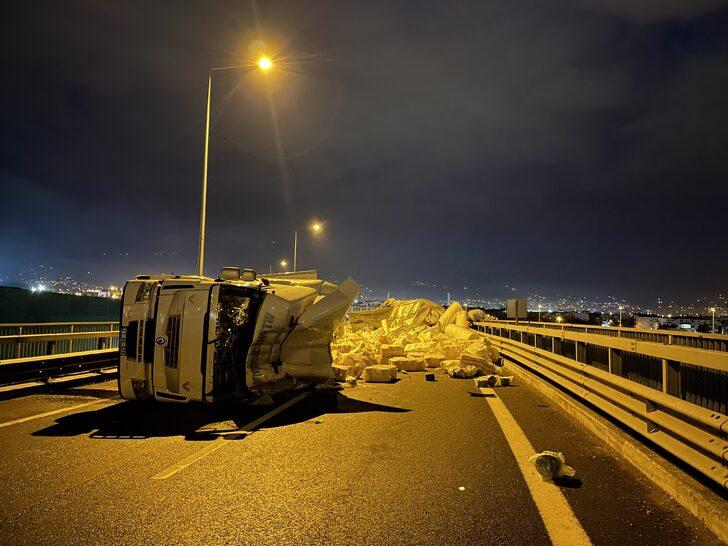 Kuzey Marmara Otoyolu Kocaeli geçişindeki bağlantı yolunda tır devrildi G4