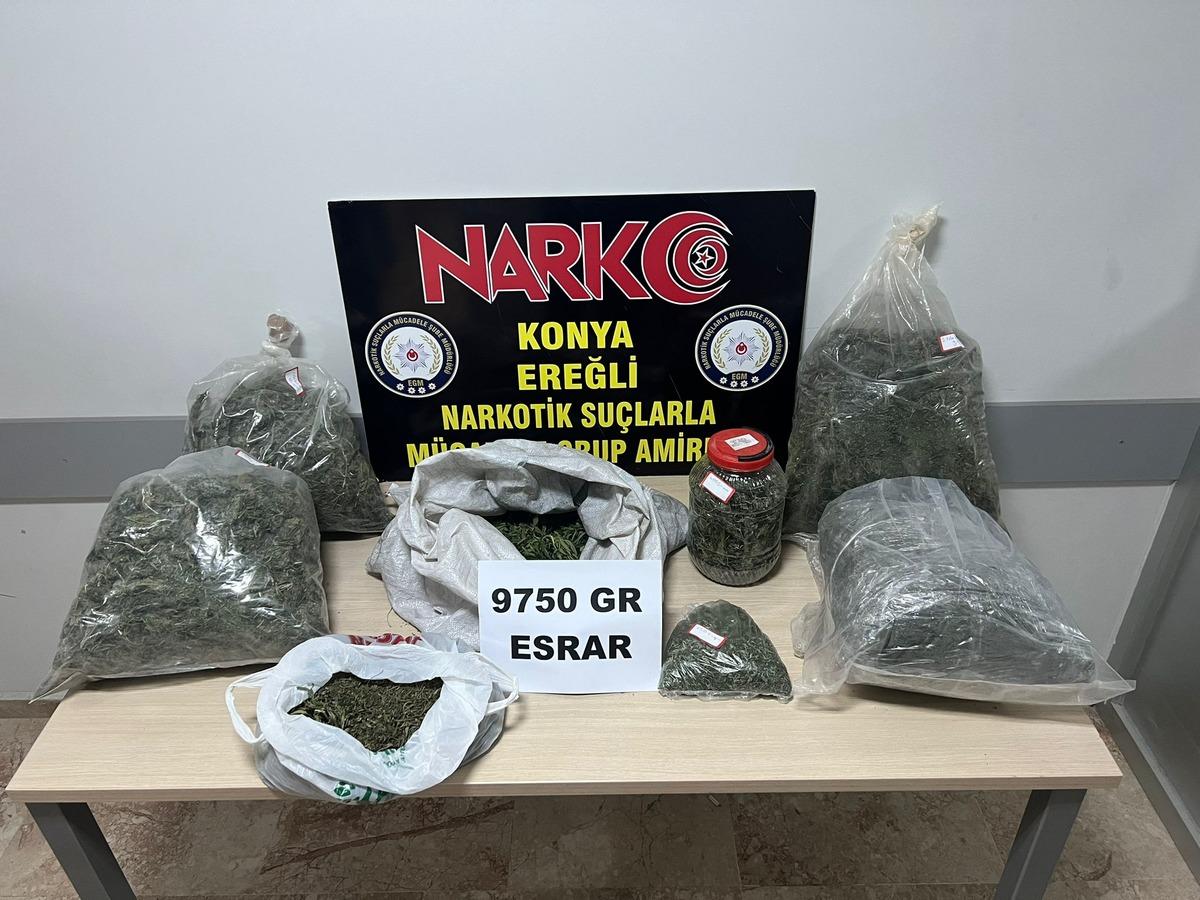 Konya'da evin toprak zeminine g&ouml;m&uuml;lm&uuml;ş 9 kilo 750 gram esrar ele ge&ccedil;irildi