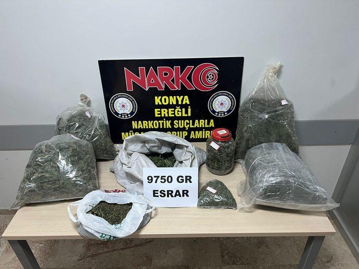 Konya'da evin toprak zeminine gömülmüş 9 kilo 750 gram esrar ele geçirildi G1