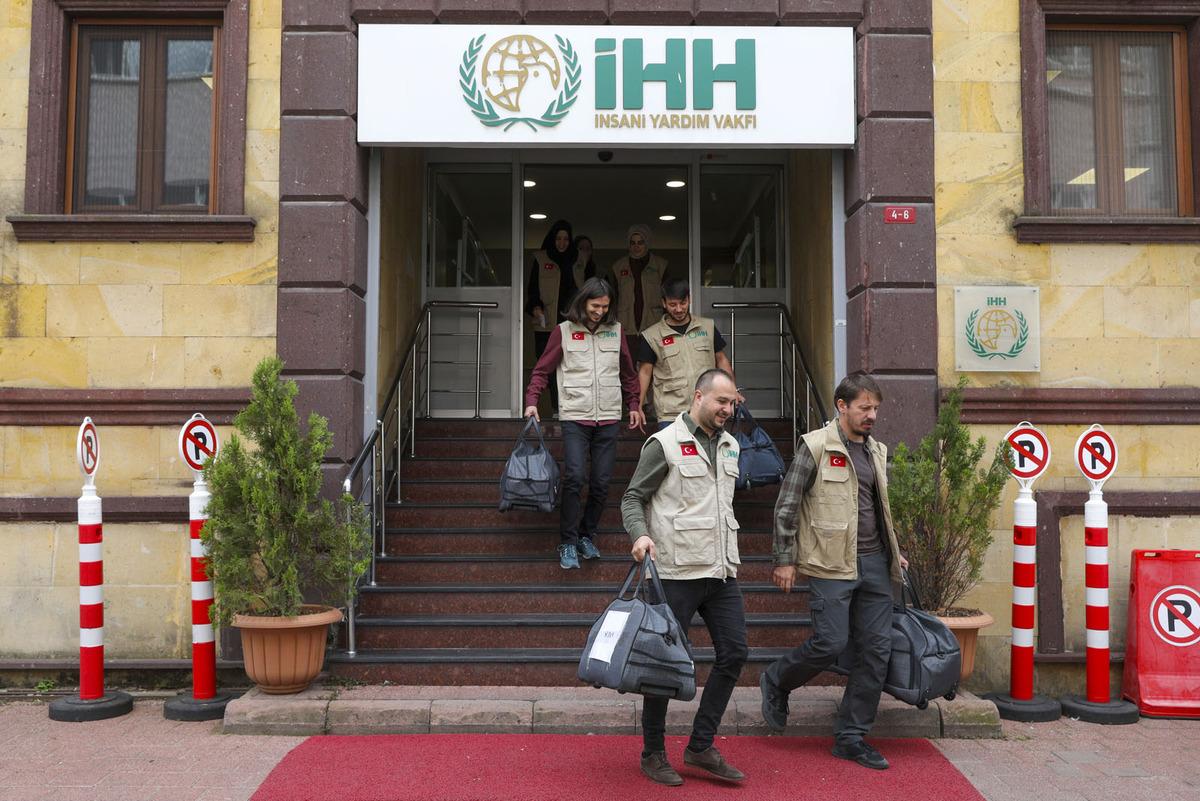 İHH, "Yetim Dayanışma G&uuml;nleri" i&ccedil;in 30 &uuml;lkeye gitti