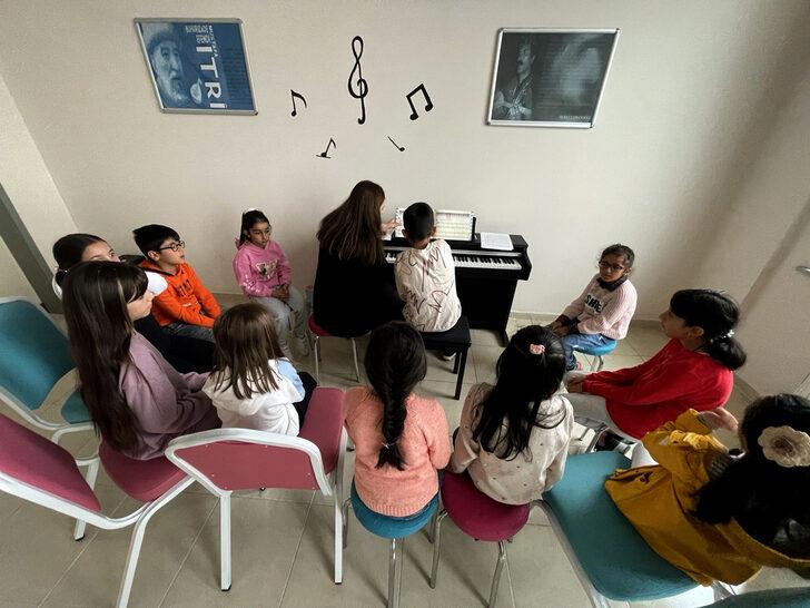 Geleceğin piyanistleri Sarıkamış'ta açılan kursta yetişiyor G2