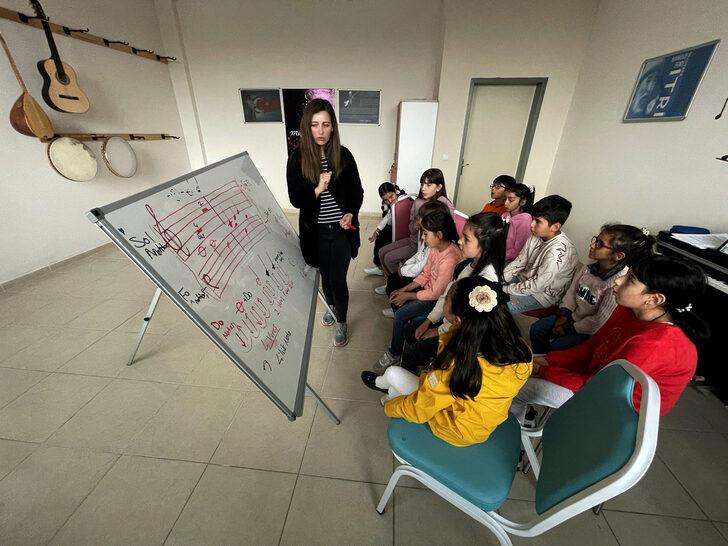 Geleceğin piyanistleri Sarıkamış'ta açılan kursta yetişiyor G5