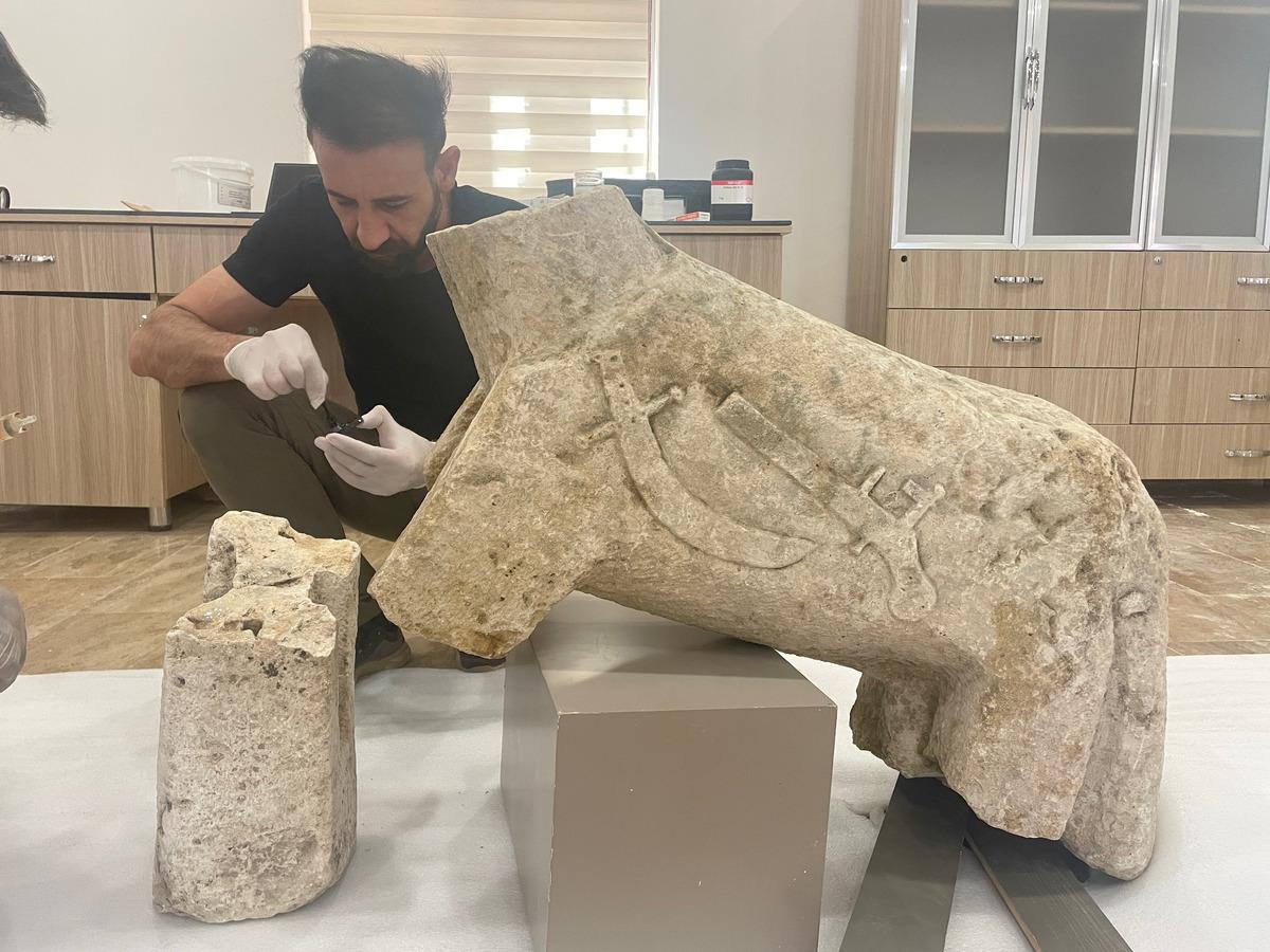 Tunceli'de kırık halde bulunan 500 yıllık mezar taşları onarılıp korumaya alındı