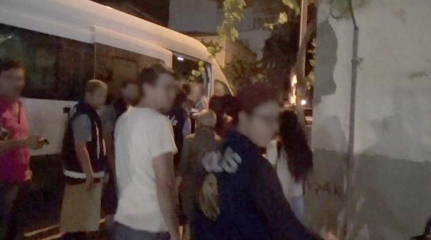 Kuşadası&rsquo;nda fuhuş &ccedil;etesine su&ccedil;&uuml;st&uuml;