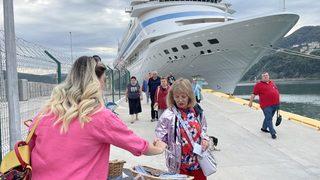 Astoria Grande kruvaziyeri 843 yolcusuyla üçüncü kez Amasra'ya geldi
