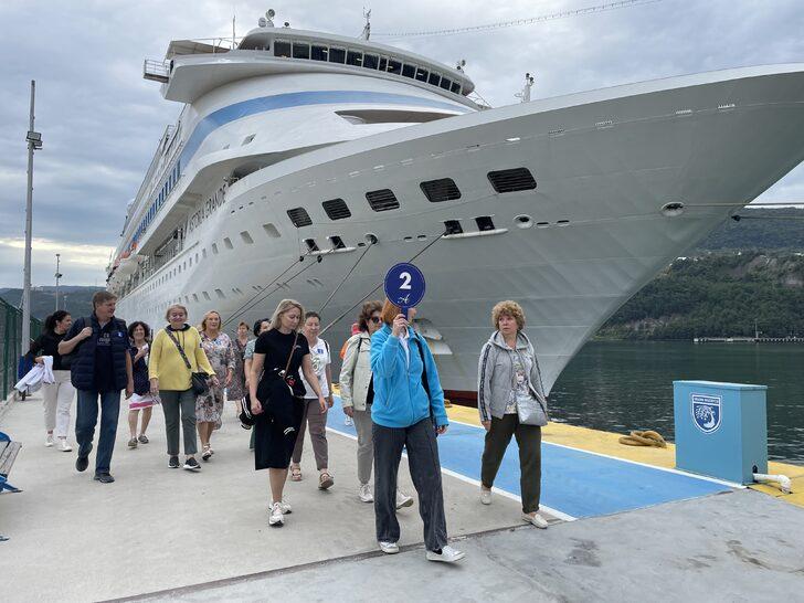 "Astoria Grande" kruvaziyeri 843 yolcusuyla üçüncü kez Amasra'ya geldi G3