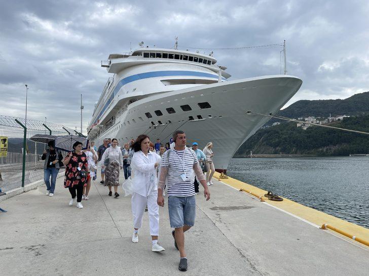 "Astoria Grande" kruvaziyeri 843 yolcusuyla üçüncü kez Amasra'ya geldi G4