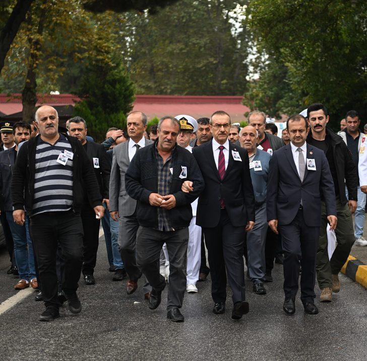 Gölcük Tersane Komutanlığındaki iş kazasında şehit olan asker için tören düzenlendi G1