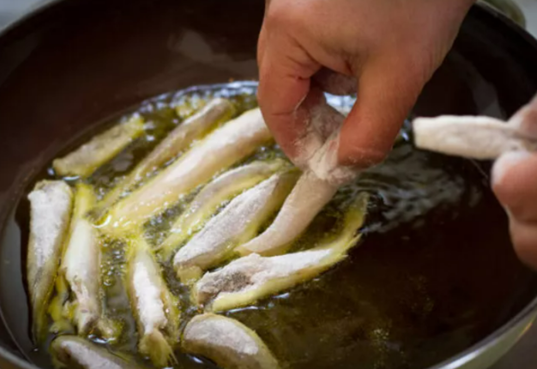 Balık pişirirken en sık yapılan yanlışlar: Balıklarınız &ccedil;&ouml;pe gitmesin! Daha lezzetli olması i&ccedil;in yapmanız gerekenler basit