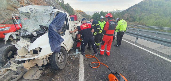 Muğla'da kamyonetin çekiciye çarptığı kazada 1 kişi öldü G2