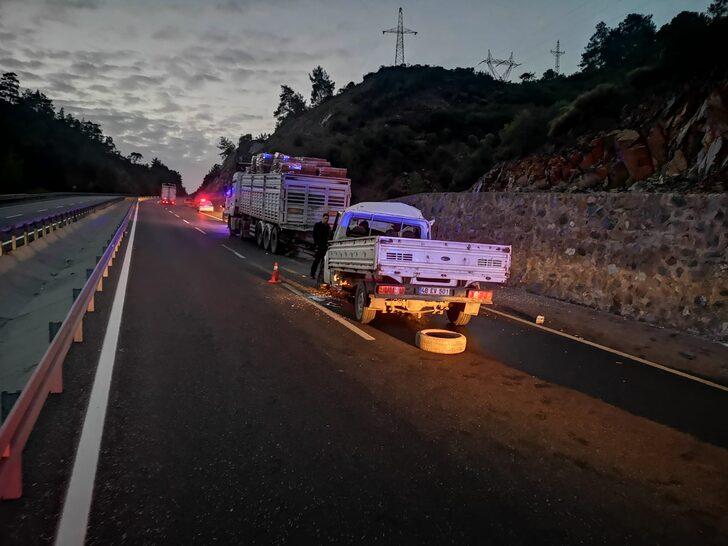 Muğla'da kamyonetin çekiciye çarptığı kazada 1 kişi öldü G4