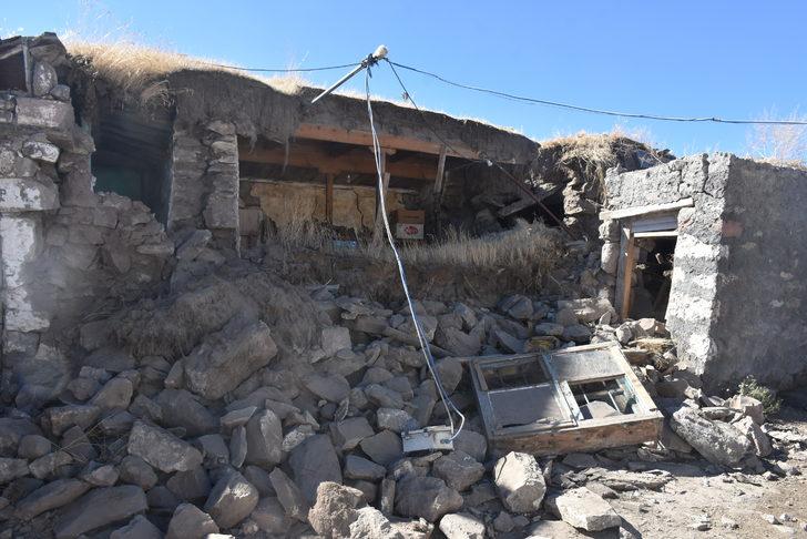 Ardahan'da depremden etkilenen vatandaşlar geceyi çadırlarda geçirdi G4