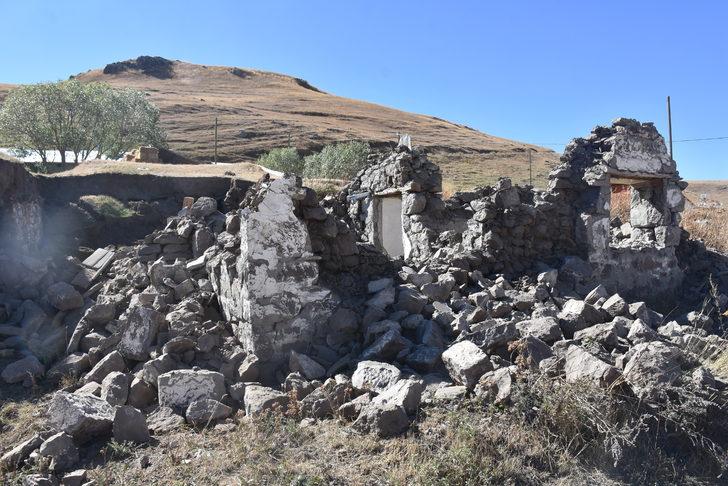 Ardahan'da depremden etkilenen vatandaşlar geceyi çadırlarda geçirdi G5