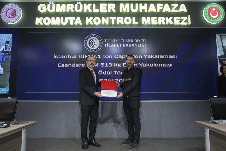 Bakan Muş, uyuşturucu yakalamalarında başarı gösteren muhafaza memurlarına ödül verdi: G4