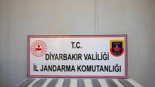 Diyarbakır'da meyve suyu kutusunda gümrük kaçağı cep telefonu ele geçirildi