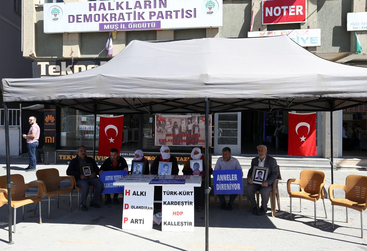Muş'ta &ccedil;ocuklarını ter&ouml;r &ouml;rg&uuml;t&uuml;nden kurtarmak isteyen aile sayısı 41'e y&uuml;kseldi