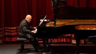 Besteci ve piyanist Aydın Karlıbel, 35 yıl sonra İDOB'dan emekli oldu