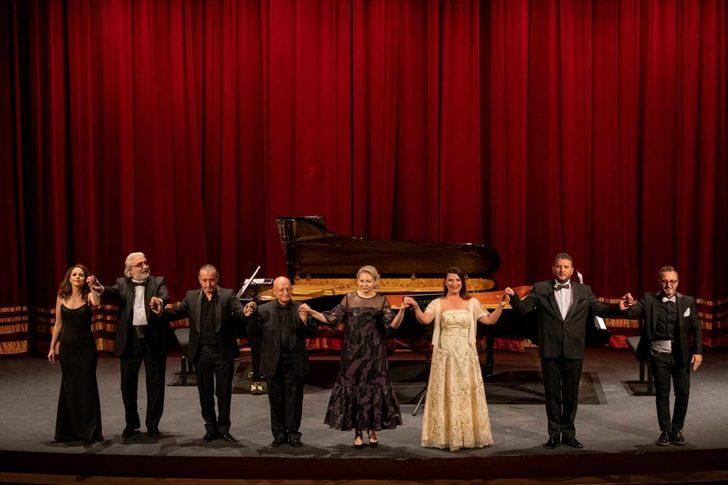 Besteci ve piyanist Aydın Karlıbel, 35 yıl sonra İDOB'dan emekli oldu G3