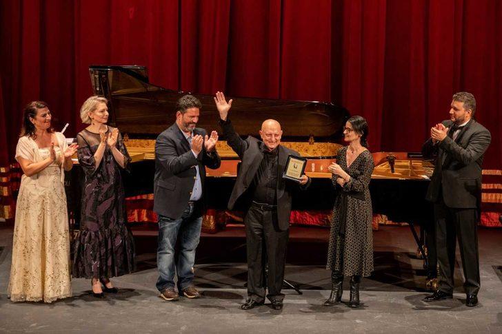 Besteci ve piyanist Aydın Karlıbel, 35 yıl sonra İDOB'dan emekli oldu G4