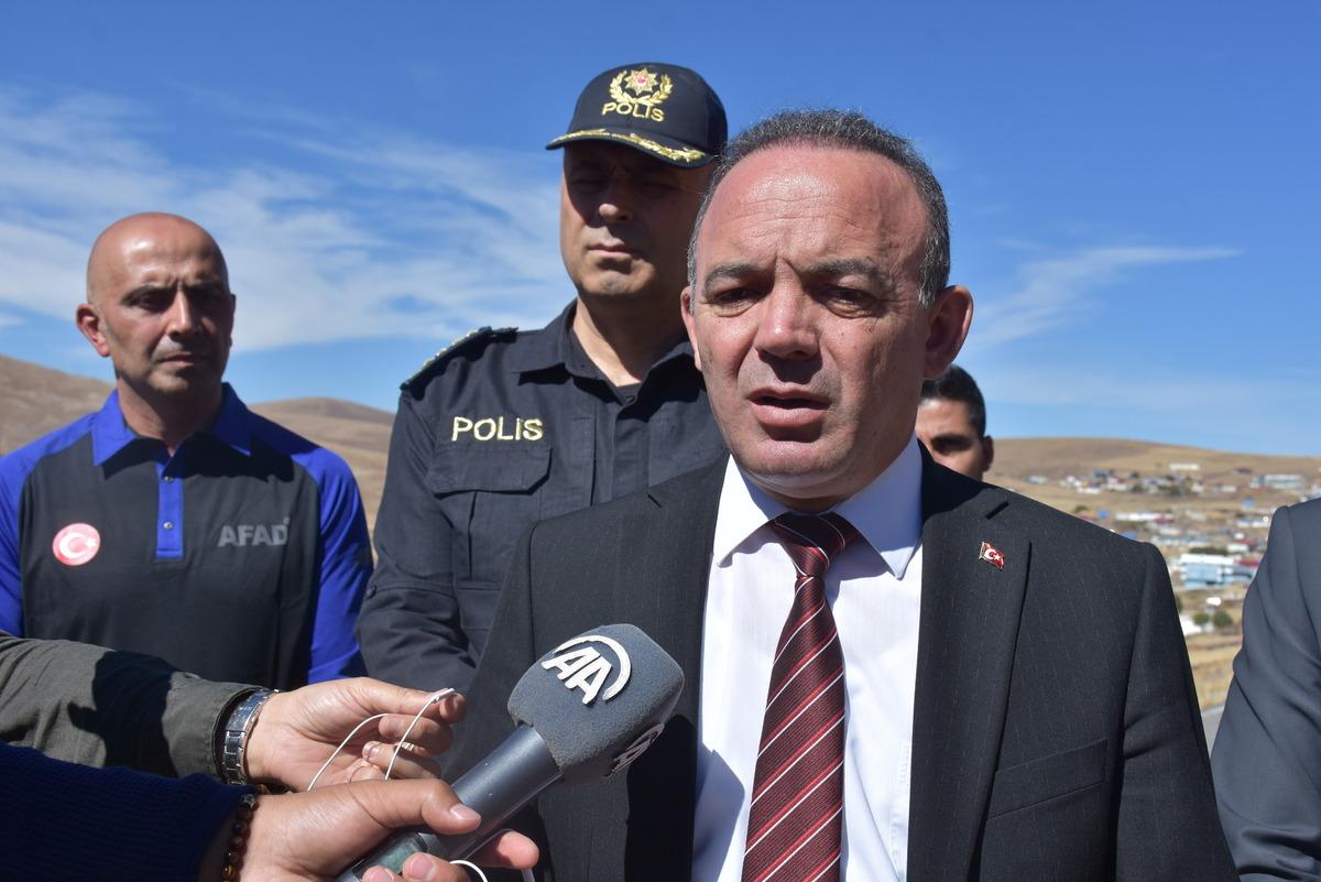 Ardahan Valisi &Ouml;ner, depremden etkilenen k&ouml;ylerde inceleme yaptı: