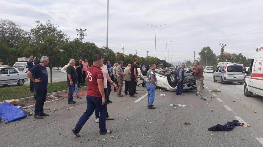 Samsun'da devrilen pikaptaki 2 kişi yaralandı