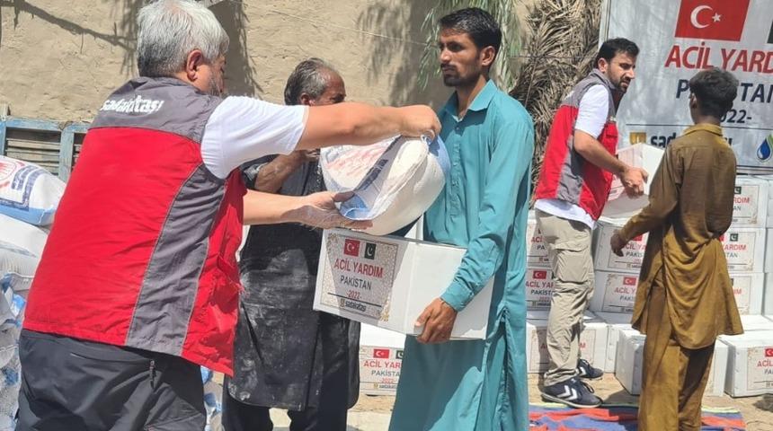 Sadakataşı, Pakistan'da selden etkilenen 600 aileye yardım etti