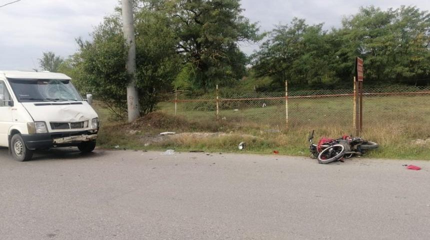 Düzce'de minibüsle çarpışan motosikletin sürücüsü hayatını kaybetti