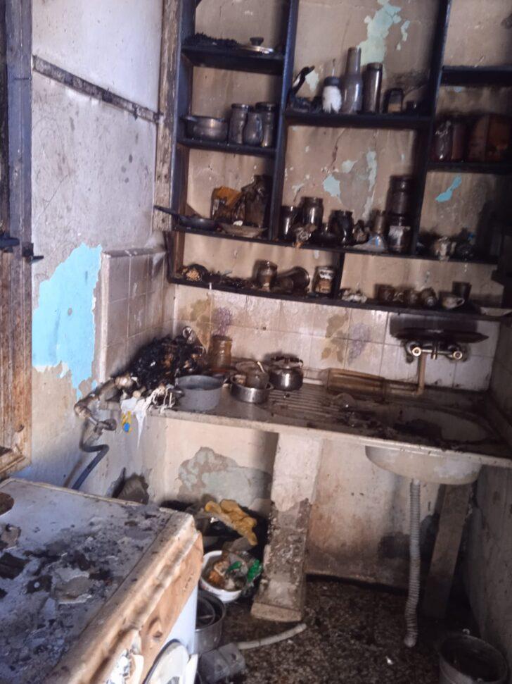 Kahramanmaraş'ta 4 kardeşin yangından kurtarılması itfaiye kamerasınca görüntülendi G3