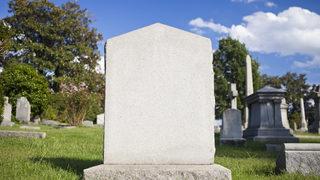 Metresiyle sevişirken ölen eşinin mezar taşına öyle bir şey yazdırdı ki!