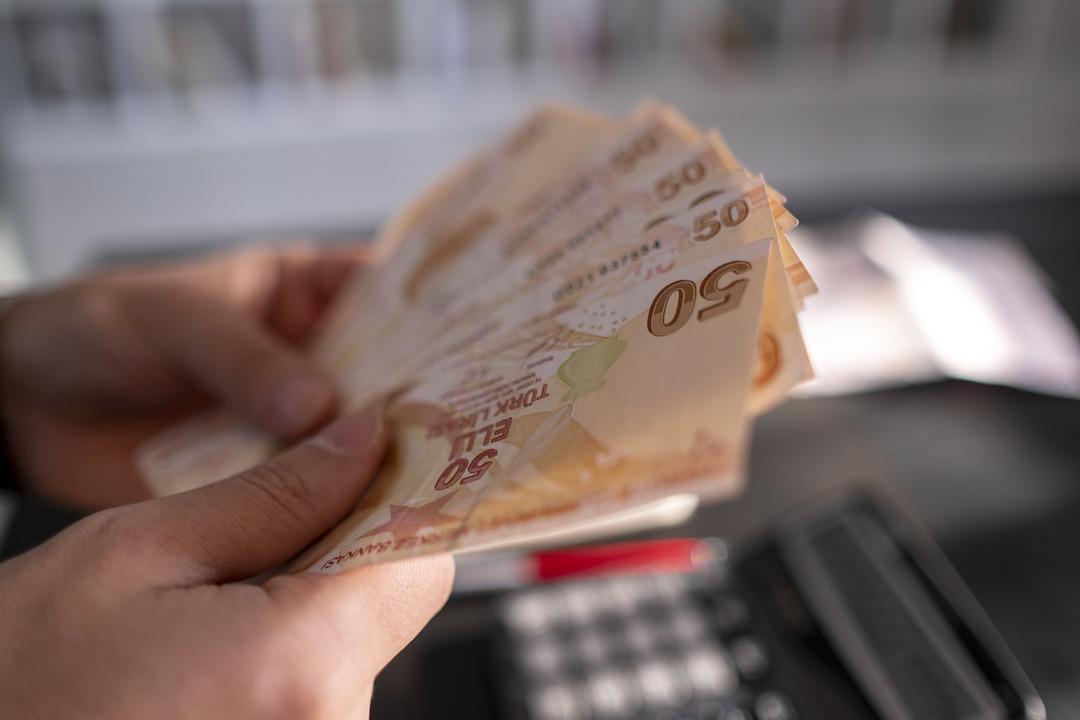 500 bini aşkın s&ouml;zleşmeli personeli ilgilendiriyor: İlk taslak metin ortaya &ccedil;ıktı: Dikkat &ccedil;eken &lsquo;3 yıl&rsquo; detayı&hellip;