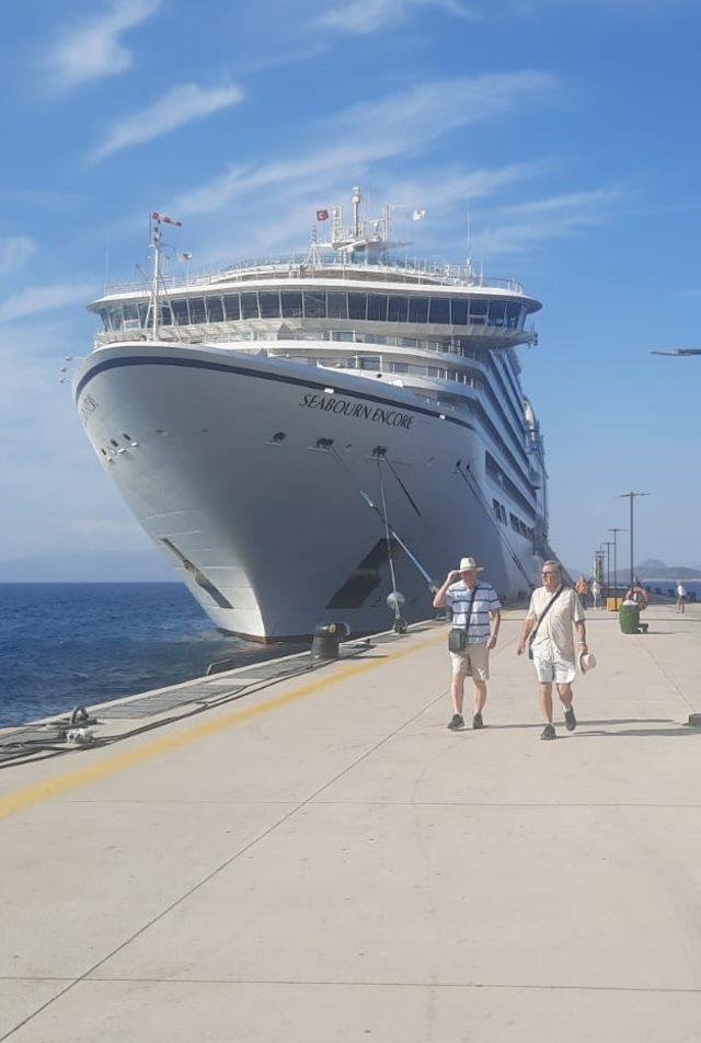 Bodrum'a lüks yolcu gemisi 