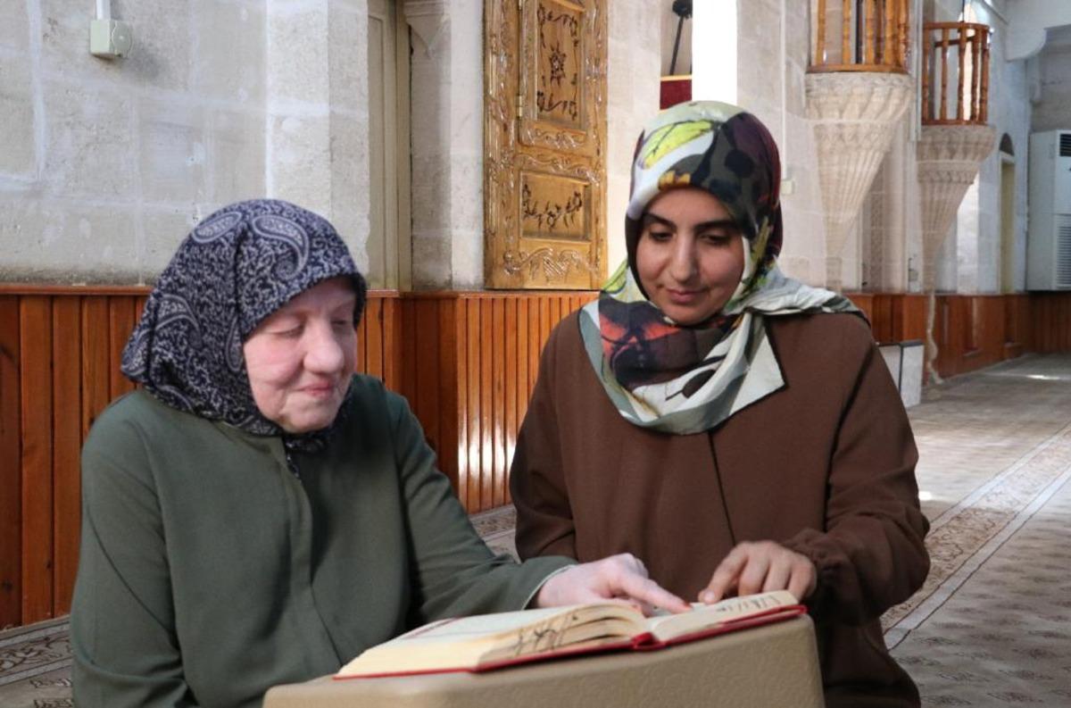 Şehit annesi 78 yaşında Kur&rsquo;an-ı Kerim okumayı &ouml;ğrendi