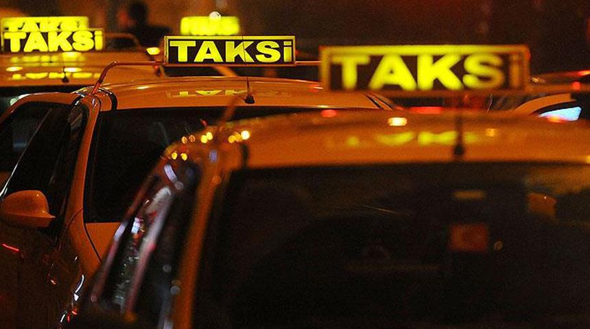 Taksiciyi gasbedip soluğu gazinoda aldılar ama bekledikleri gibi olmadı! Hesap gelince...