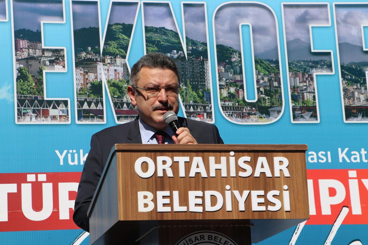 TEKNOFEST KARADENİZ'de ikinci olan Ortahisar Belediyesi Creatiny Roket Takımı &ouml;d&uuml;llendirildi