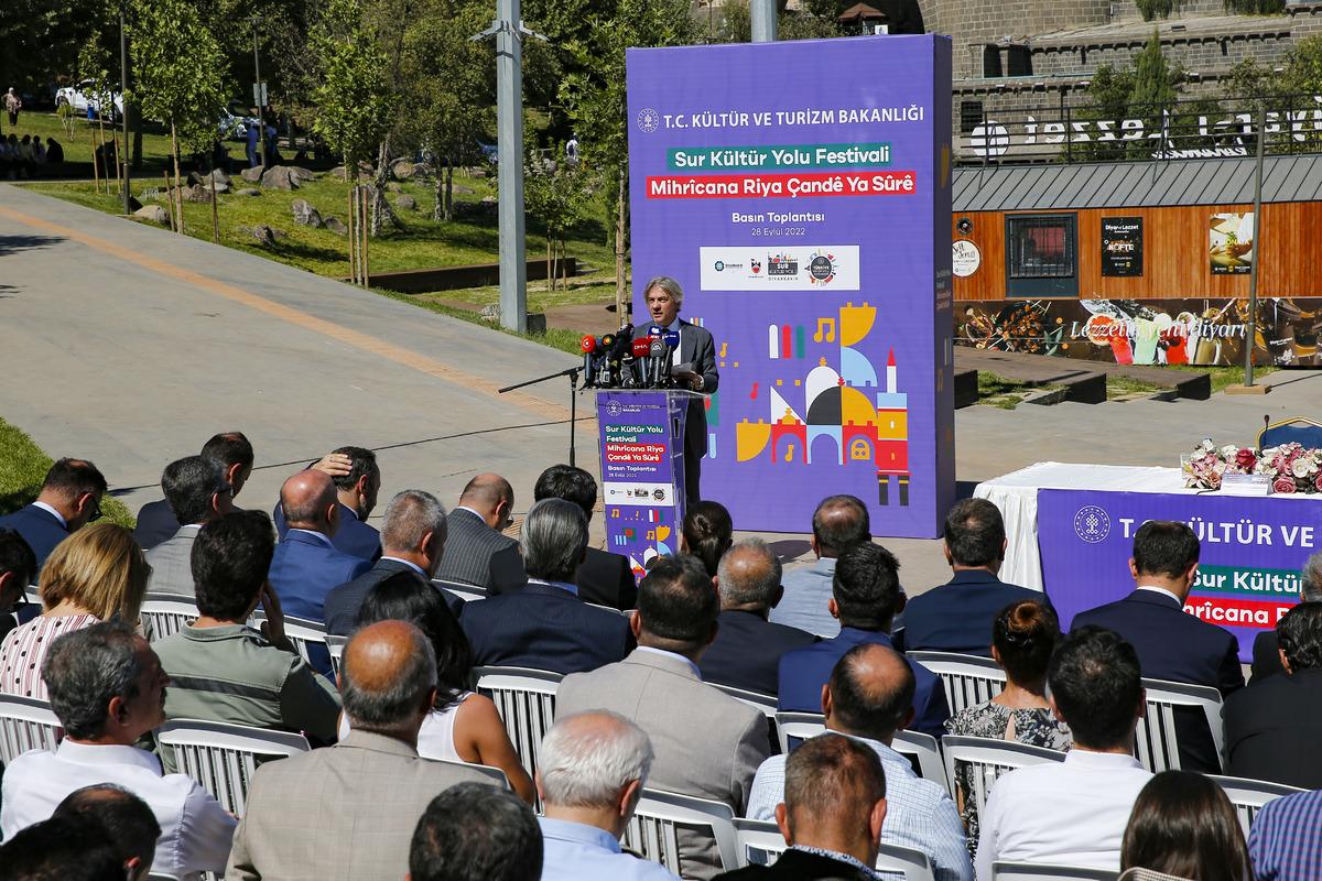 Diyarbakır'da "Sur K&uuml;lt&uuml;r Yolu Festivali"nin tanıtım toplantısı yapıldı