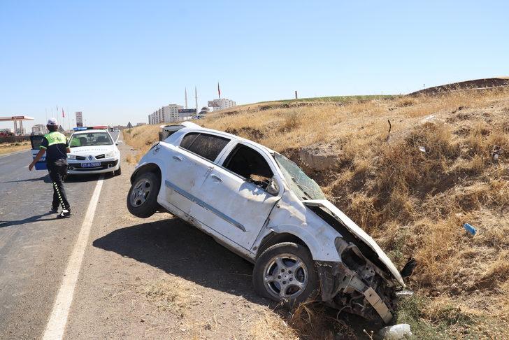 Diyarbakır'da şarampole devrilen otomobildeki 4 kişi yaralandı G1