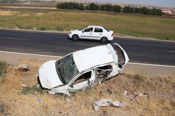 Diyarbakır'da şarampole devrilen otomobildeki 4 kişi yaralandı G3