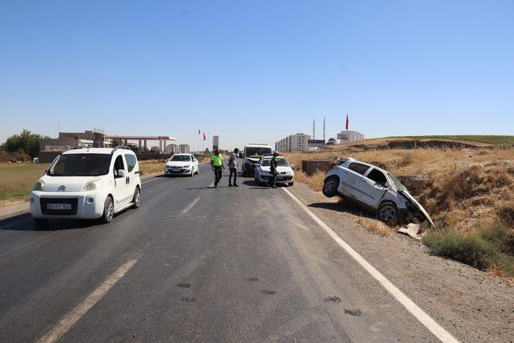 Diyarbakır'da şarampole devrilen otomobildeki 4 kişi yaralandı G5