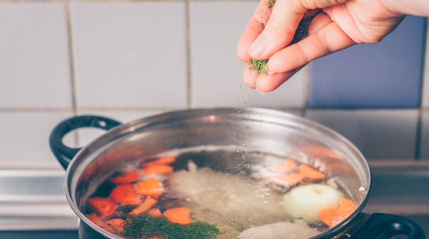 Annelerin herkesten sakladığı sır: Çorbaya bir kaşık ekleyin... Lezzetine lezzet katıyor