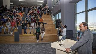 ETÜ'de akademik yıl açılışı dolayısıyla Rektör Prof. Dr. Çakmak, öğrencilerle bir araya geldi